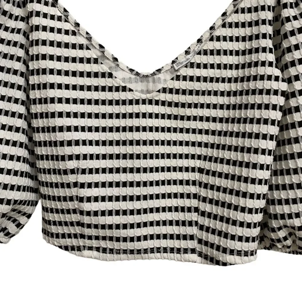 Zara Women's Puff Sleeve Crop Top Size L Black White Checkered Textured Preppy - Picture 4 of 12